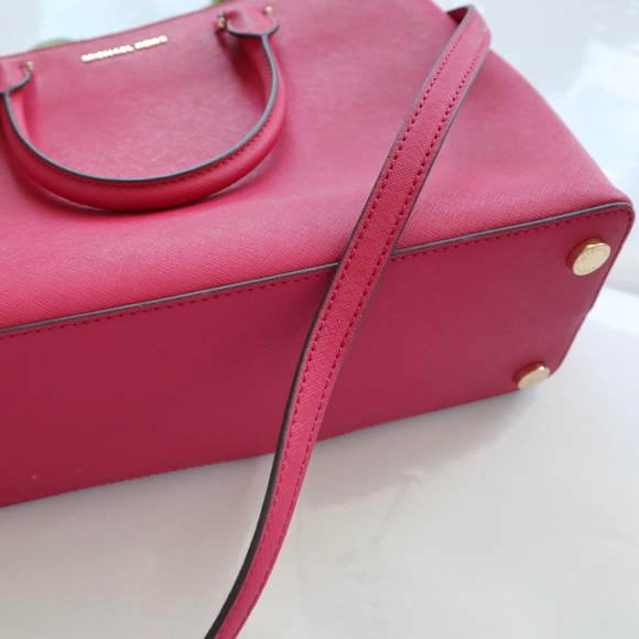 Large red MK bag with crossbody strap! - Picture 3 of 5